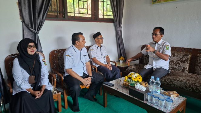 
					Plt Kadisdikpora Kampar Komitmen Tingkatkan Kompetensi Guru