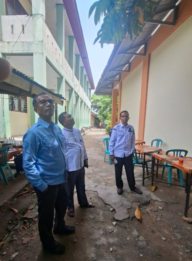 
					Plt Kadisdikpora Kampar Tinjau Langsung Kondisi UPT SMPN 1 Bangkinang Kota, Pastikan Sarpras Pendidikan Jadi Prioritas